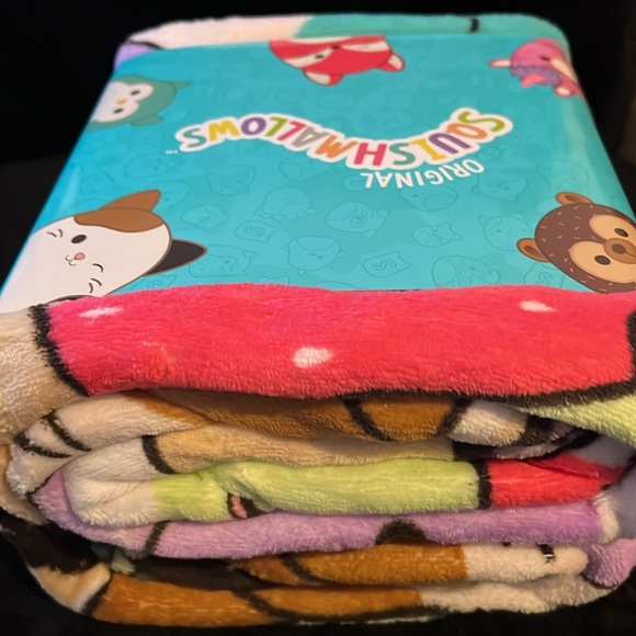 Squishmallows Throw Blanket - Picture 6 of 6